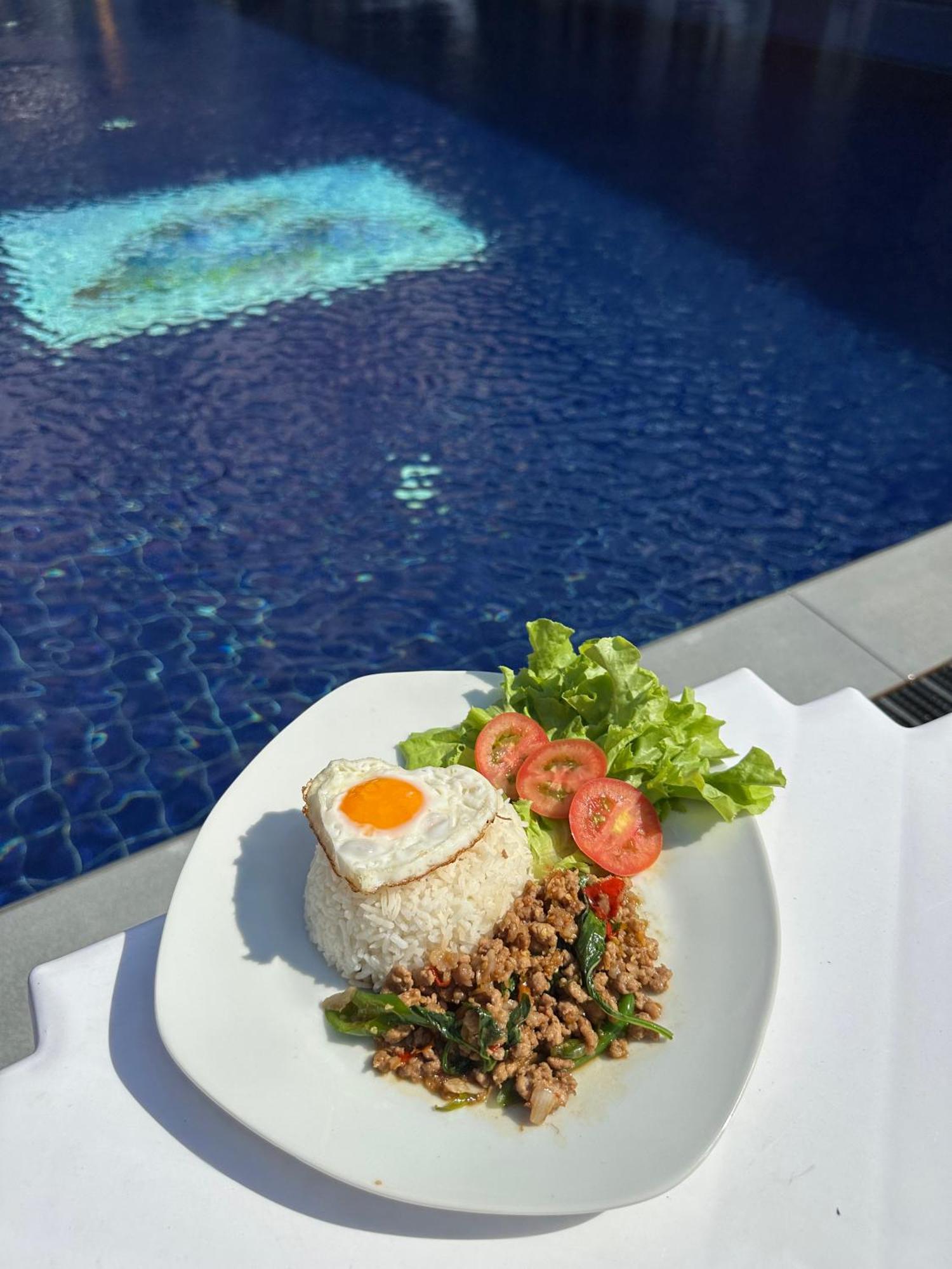 Paradise Land Resort Pattaya Bagian luar foto