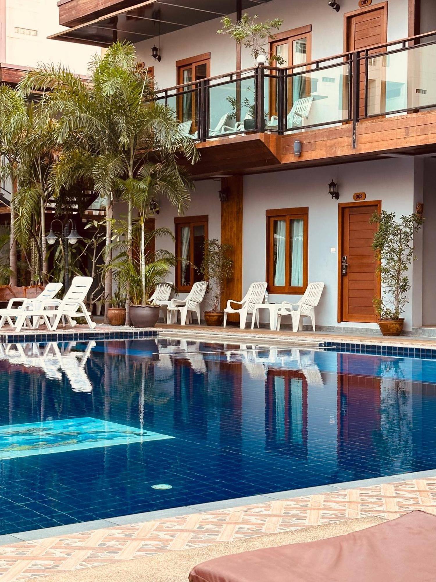 Paradise Land Resort Pattaya Bagian luar foto