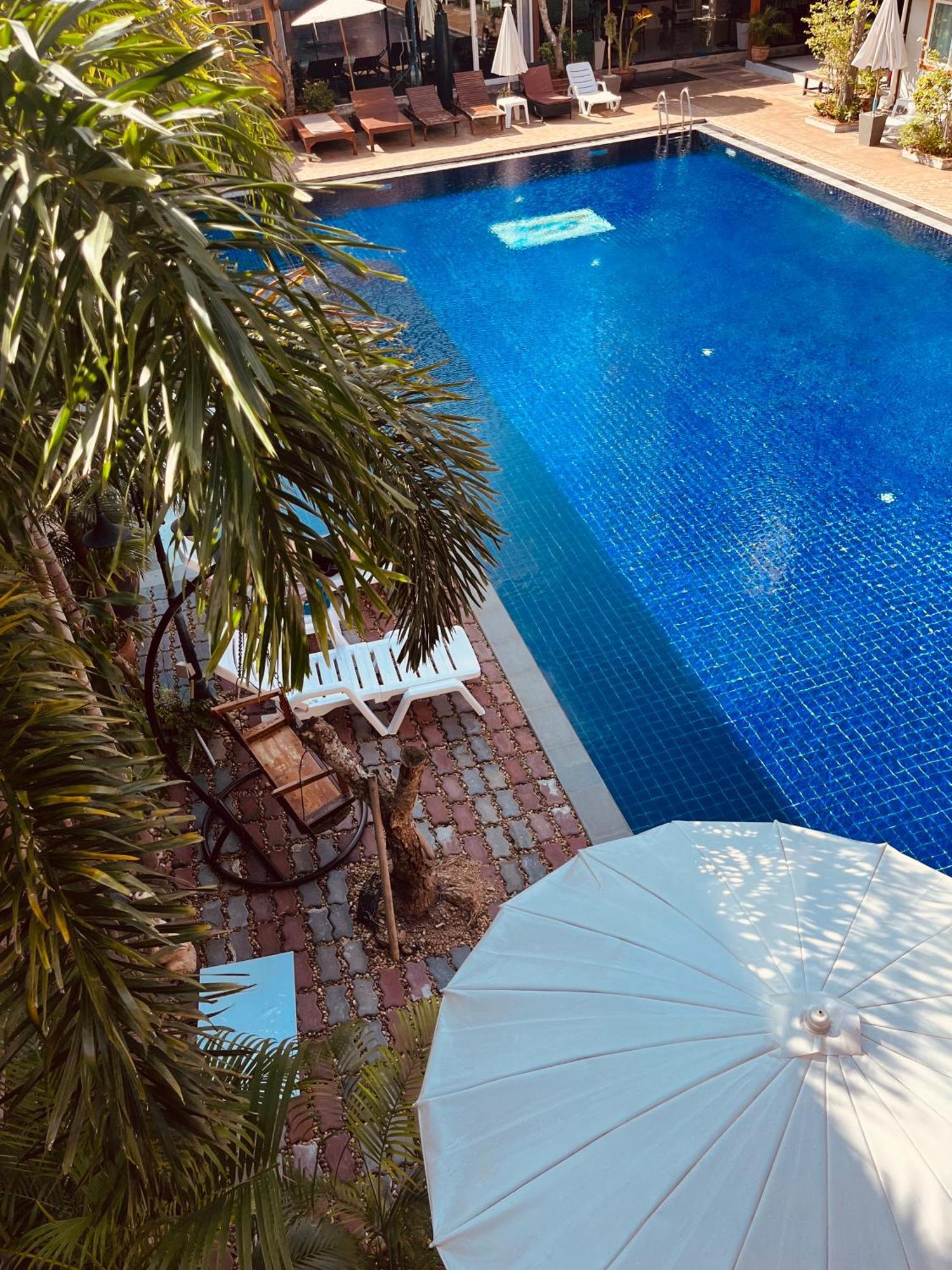 Paradise Land Resort Pattaya Bagian luar foto